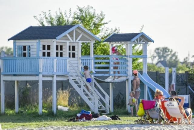 Wake Villa Brwinow Exterior photo